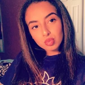 Meet your Posher, Yanelia